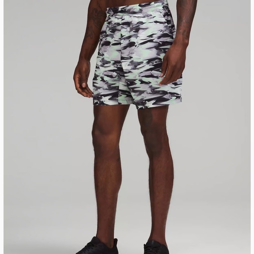 Lululemon Mens Pace Breaker Linerless Athletic Shorts 7” Paint Glide Green Black - Picture 3 of 9